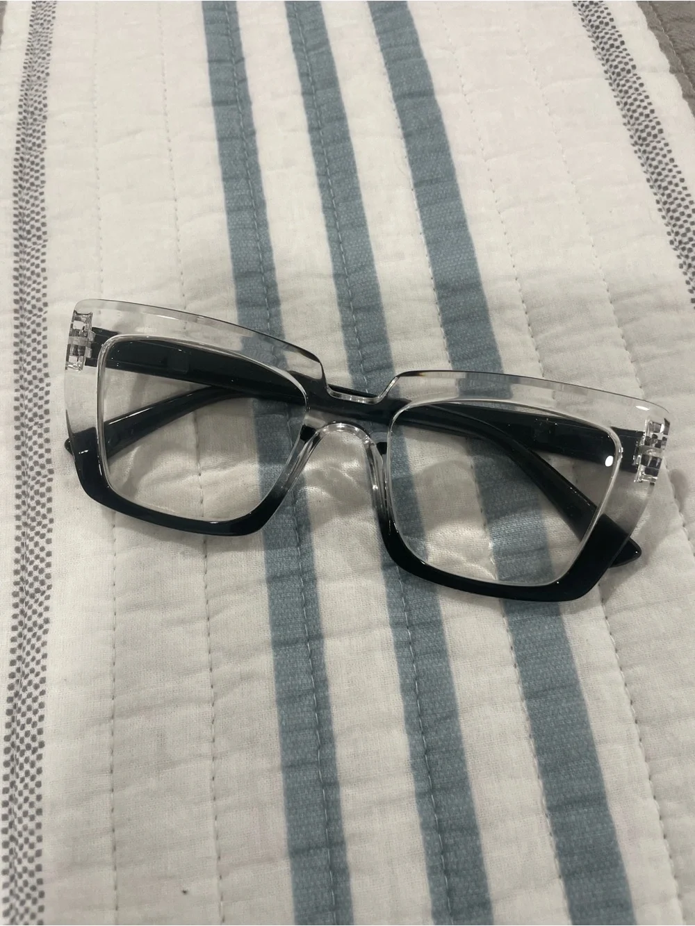 Clear-to-Black Oversized Cat-Eye Glasses +3.00